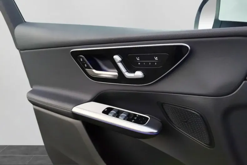 Mercedes-Benz GLC 300 (Clasa GLC) din 2023 cu 28.145 km - oferta MER215788 - foto 19