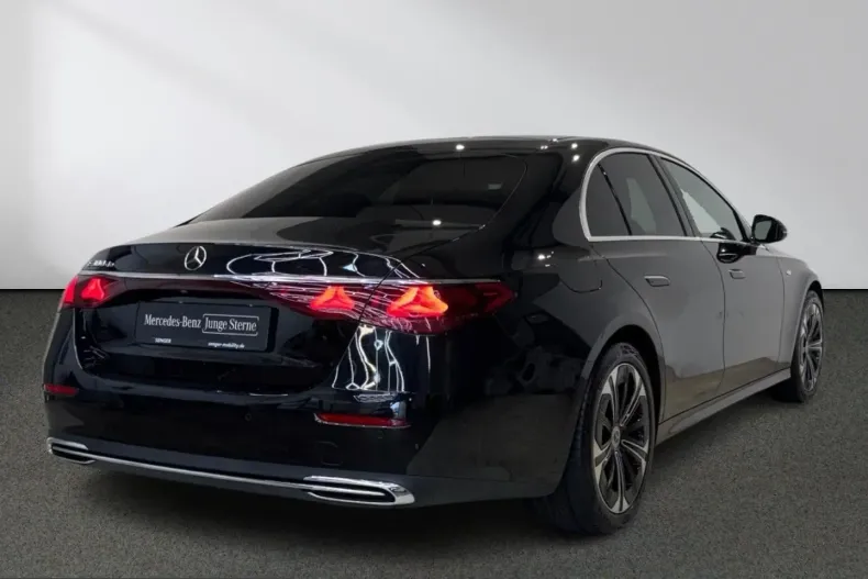 Mercedes-Benz E 300 (Clasa E) din 2025 cu 40.115 km - oferta MER215810 - foto 5