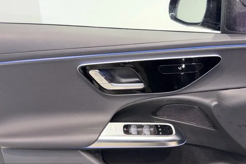 Mercedes-Benz E 300 (Clasa E) din 2025 cu 40.115 km - oferta MER215810 - foto 12