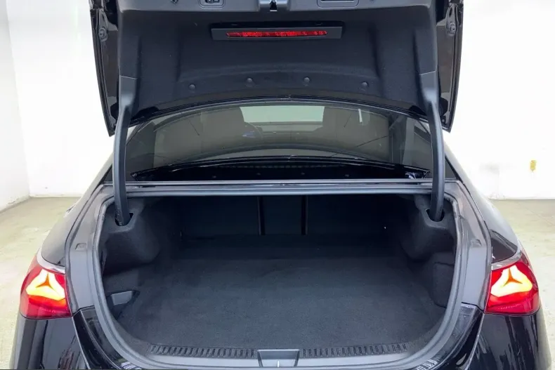 Mercedes-Benz E 300 (Clasa E) din 2025 cu 40.115 km - oferta MER215810 - foto 13