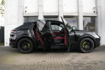 Porsche Cayenne din 2023 - oferta POR215815