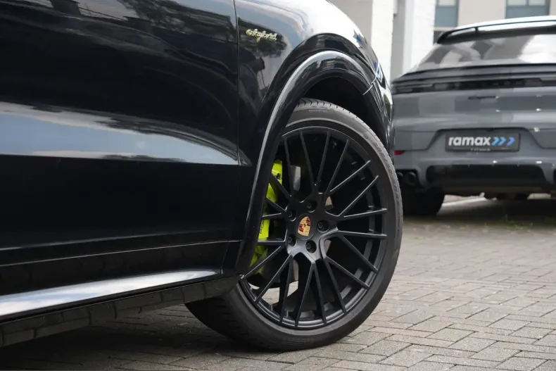 Porsche Cayenne din 2023 cu 59.000 km - oferta POR215815 - foto 48