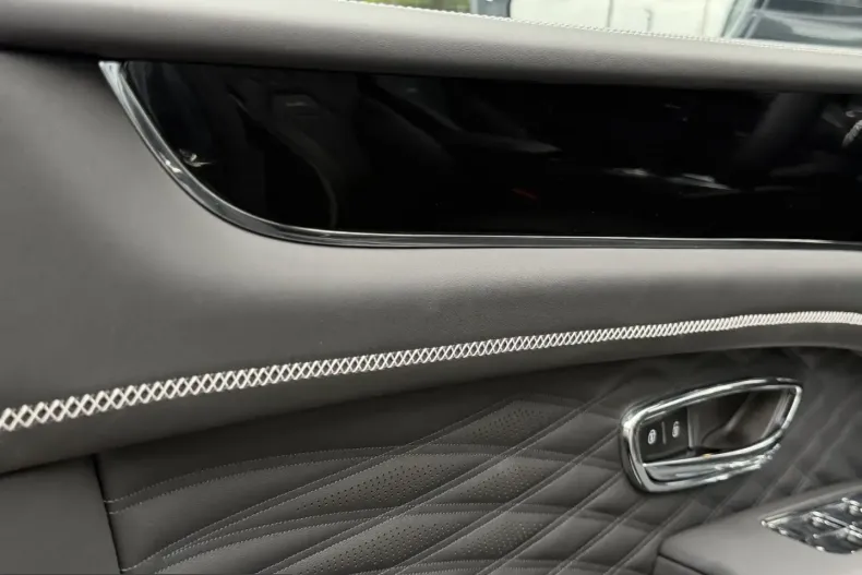 Bentley Bentayga din 2025 cu 12.990 km - oferta BEN215826 - foto 12