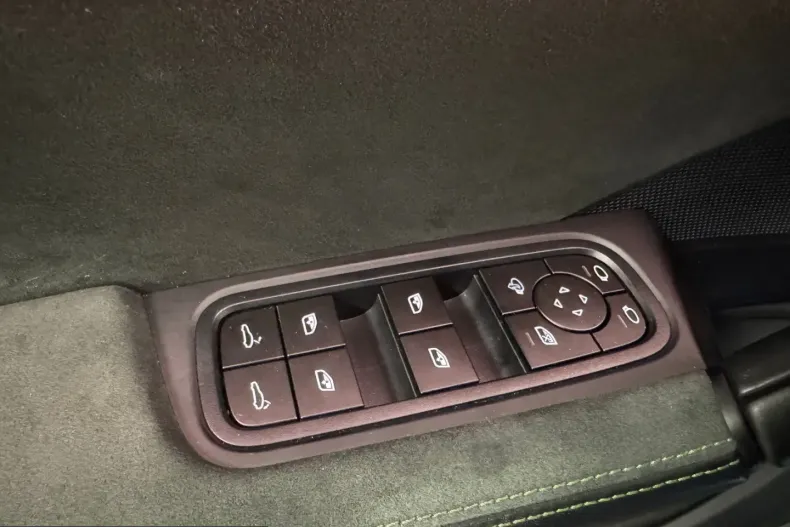 Porsche Cayenne din 2025 cu 9.900 km - oferta POR215830 - foto 25