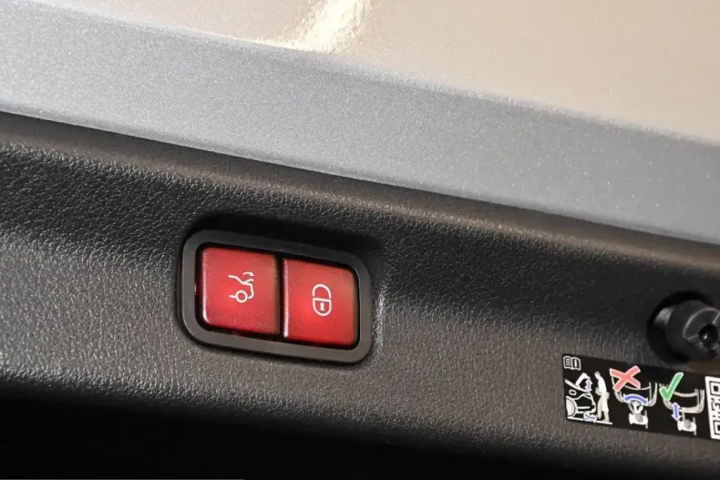 Mercedes-Benz EQE din 2025 cu 16.298 km - oferta MER215836 - foto 23