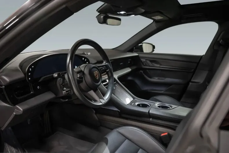 Porsche Taycan din 2023 cu 19.800 km - oferta POR215849 - foto 4