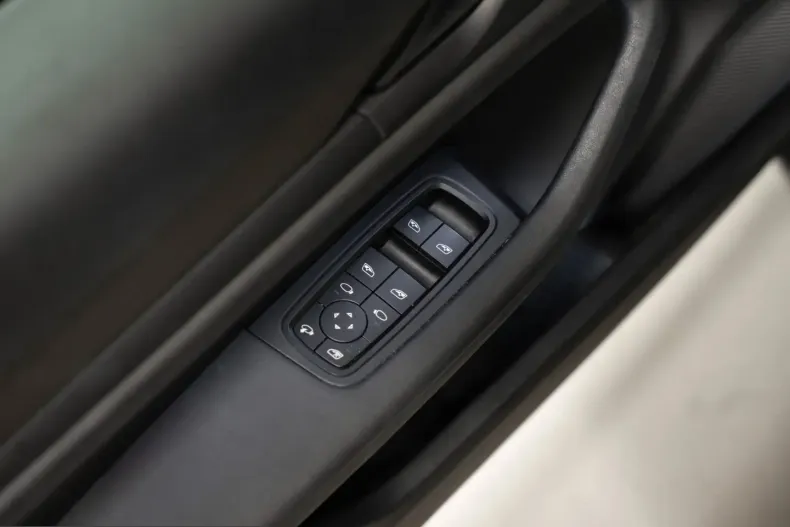 Porsche Taycan din 2023 cu 19.800 km - oferta POR215849 - foto 20