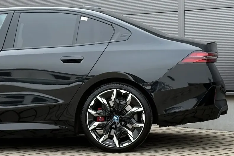 BMW 550 (Seria 5) din 2024 cu 23.843 km - oferta BMW215862 - foto 10
