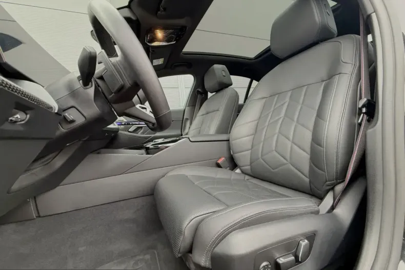 BMW 550 (Seria 5) din 2024 cu 23.843 km - oferta BMW215862 - foto 16