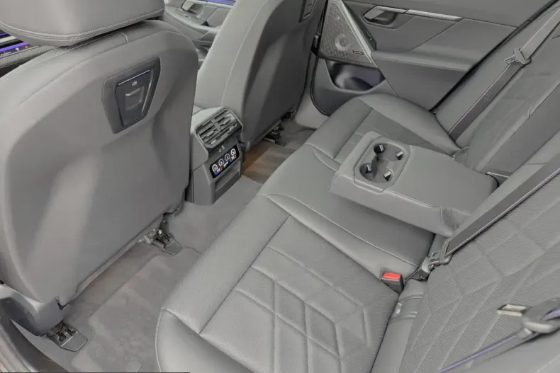 BMW 550 (Seria 5) din 2024 cu 23.843 km - oferta BMW215862 - foto 27