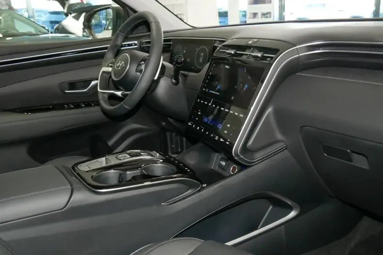 Hyundai Tucson din 2025 cu 5.263 km - oferta HYU215882 - foto 3