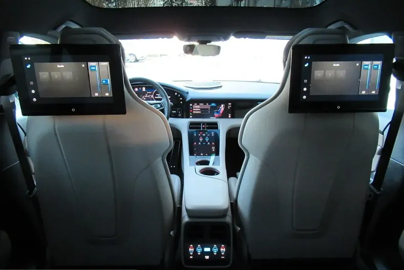 Porsche Taycan din 2024 cu 5.000 km - oferta POR215910 - foto 4