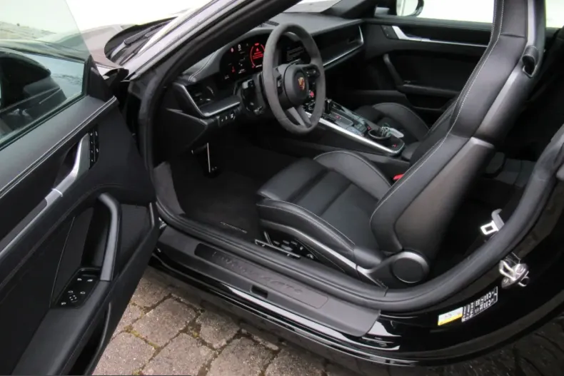Porsche 992 din 2025 cu 9.999 km - oferta POR215913 - foto 12