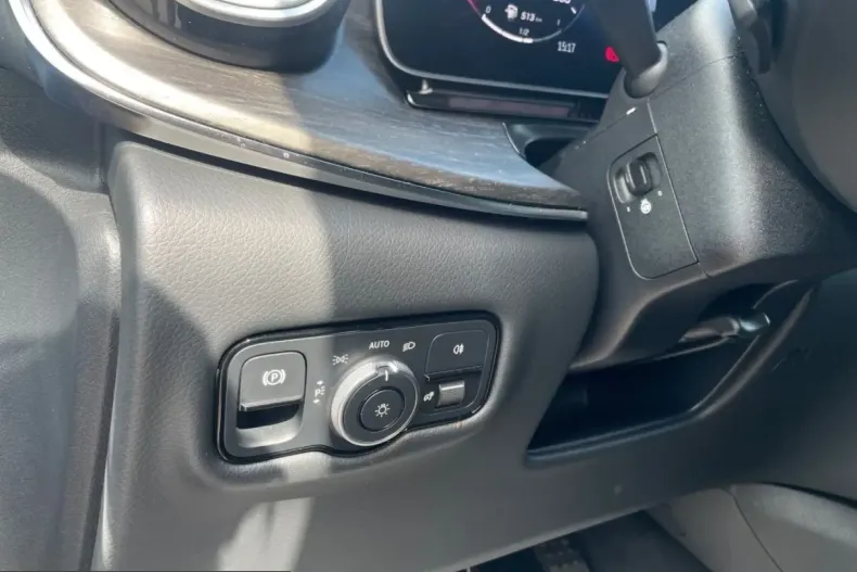 Mercedes-Benz V 250 (Clasa V) din 2025 cu 42.899 km - oferta MER215914 - foto 4