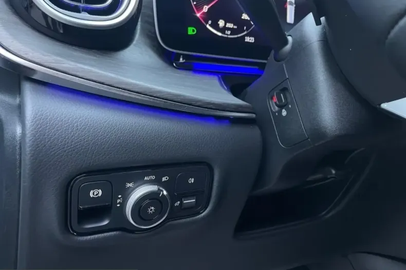 Mercedes-Benz V 300 (Clasa V) din 2024 cu 9.031 km - oferta MER215924 - foto 4