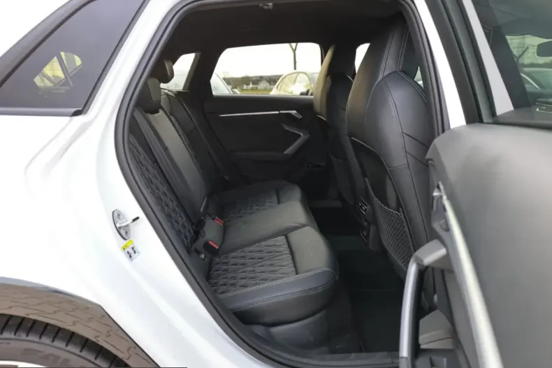 Audi A3 din 2024 cu 3.724 km - oferta AUD215946 - foto 10