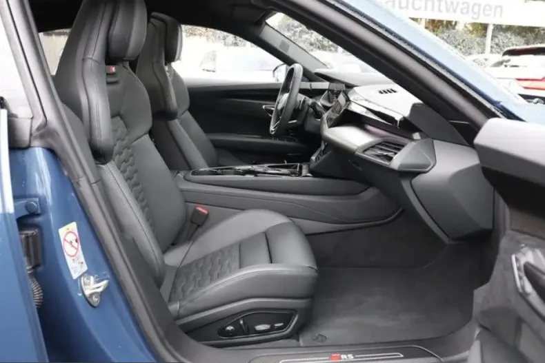 Audi RS e-tron GT din 2024 cu 7.960 km - oferta AUD215962 - foto 4