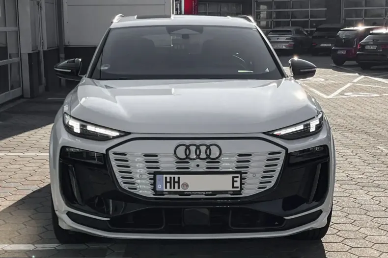 Audi Q6 e-tron din 2025 cu 16.996 km - oferta AUD215964 - foto 2