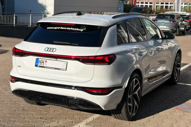 Audi Q6 e-tron din 2025 cu 16.996 km - oferta AUD215964 - foto 4