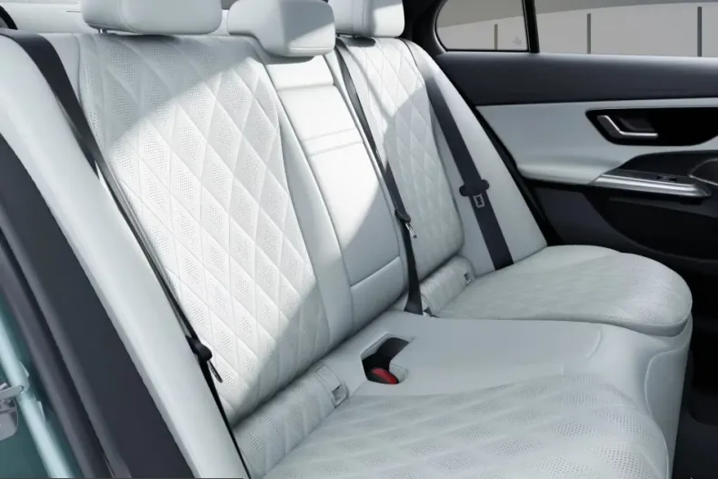 Mercedes-Benz E 220 (Clasa E) din 2024 cu 6.180 km - oferta MER215968 - foto 12