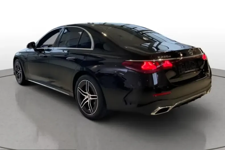 Mercedes-Benz E 220 (Clasa E) din 2025 cu 4.596 km - oferta MER215970 - foto 2