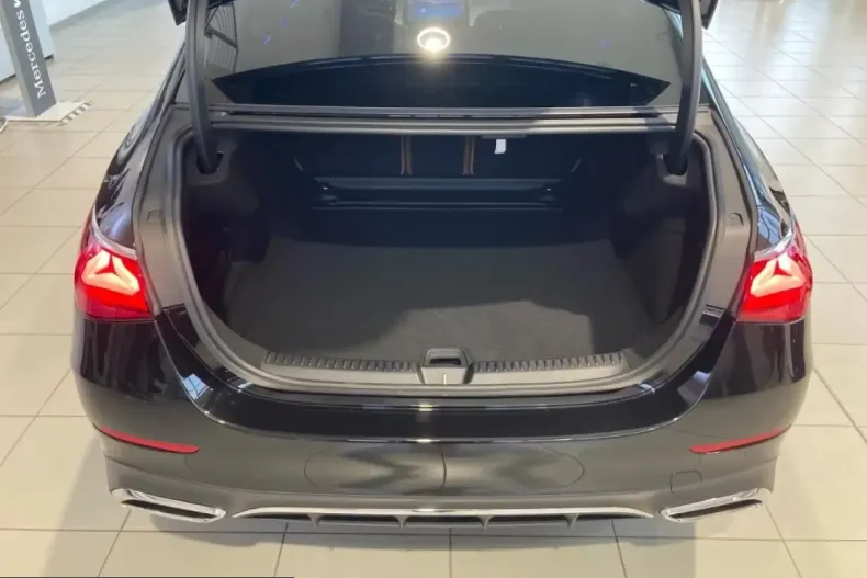 Mercedes-Benz E 220 (Clasa E) din 2025 cu 4.596 km - oferta MER215970 - foto 9