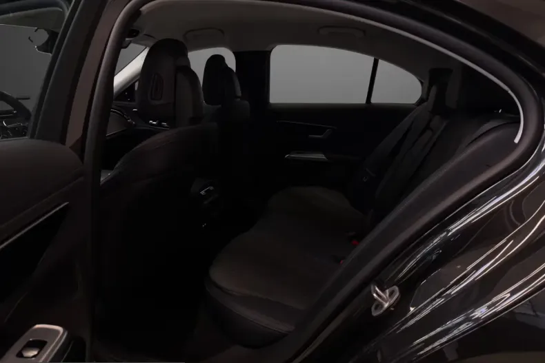Mercedes-Benz E 220 (Clasa E) din 2025 cu 7.031 km - oferta MER215972 - foto 18