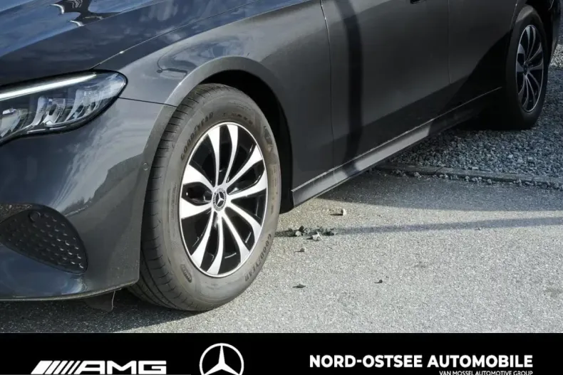 Mercedes-Benz E 220 (Clasa E) din 2024 cu 7.325 km - oferta MER215975 - foto 5