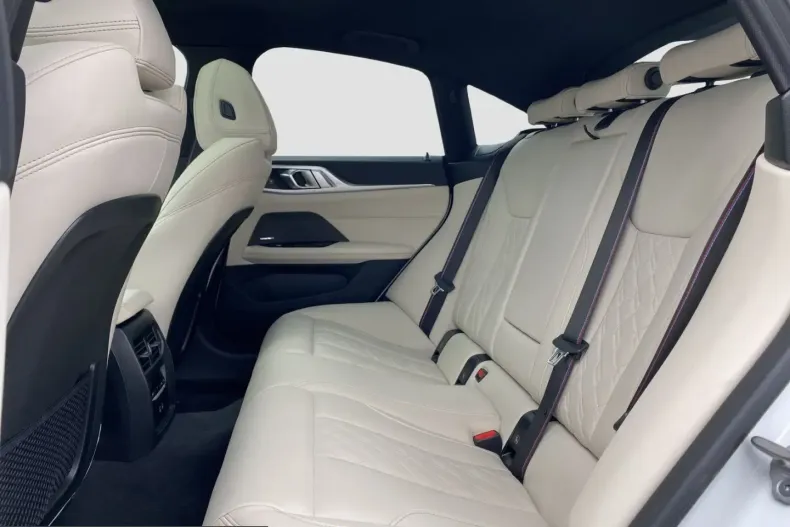 BMW i4 (Seria 4) din 2024 cu 21.038 km - oferta BMW215978 - foto 11