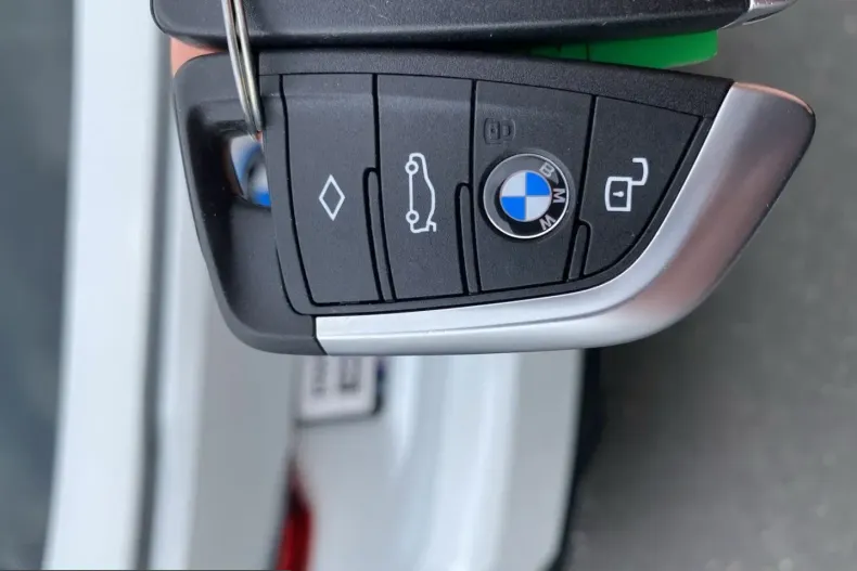 BMW i4 (Seria 4) din 2024 cu 21.038 km - oferta BMW215978 - foto 20