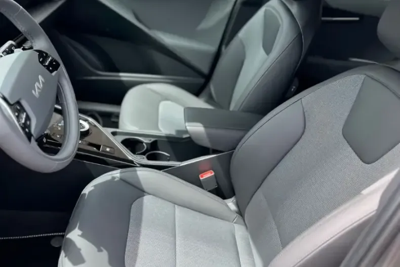 Kia Niro din 2023 cu 24.580 km - oferta KIA215982 - foto 8