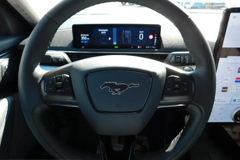 Ford Mustang Mach-E din 2023 cu 63.000 km - oferta FOR215989 - foto 3