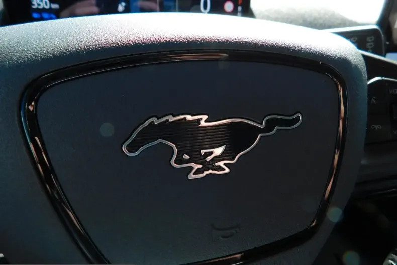 Ford Mustang Mach-E din 2023 cu 63.000 km - oferta FOR215989 - foto 4