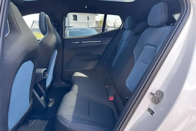 Volvo EX30 din 2025 cu 5.000 km - oferta VOL215992 - foto 10