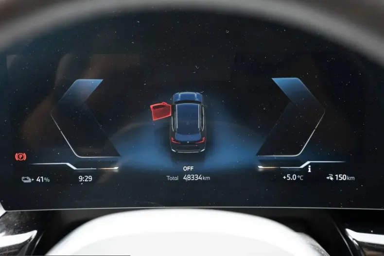BMW iX1 (Seria X) din 2023 cu 48.275 km - oferta BMW215993 - foto 12