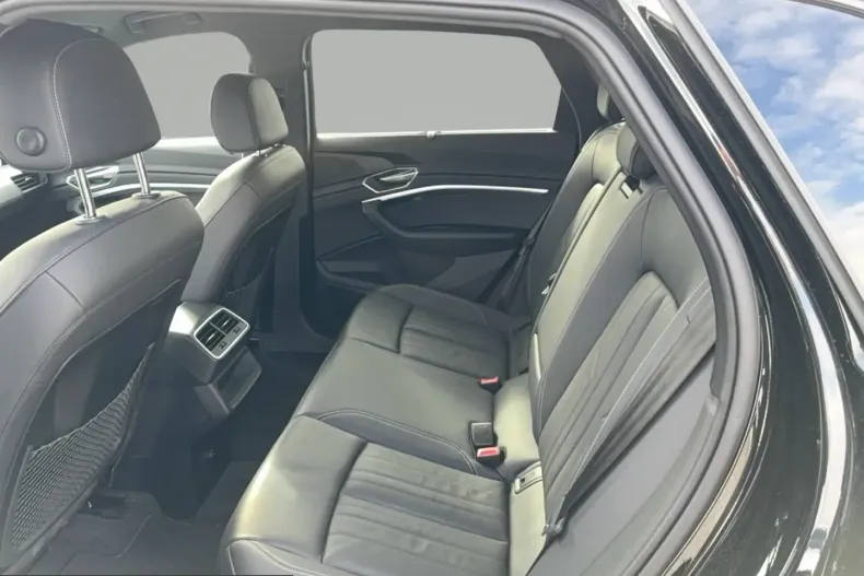 Audi Q8 e-tron din 2023 cu 55.493 km - oferta AUD215996 - foto 12