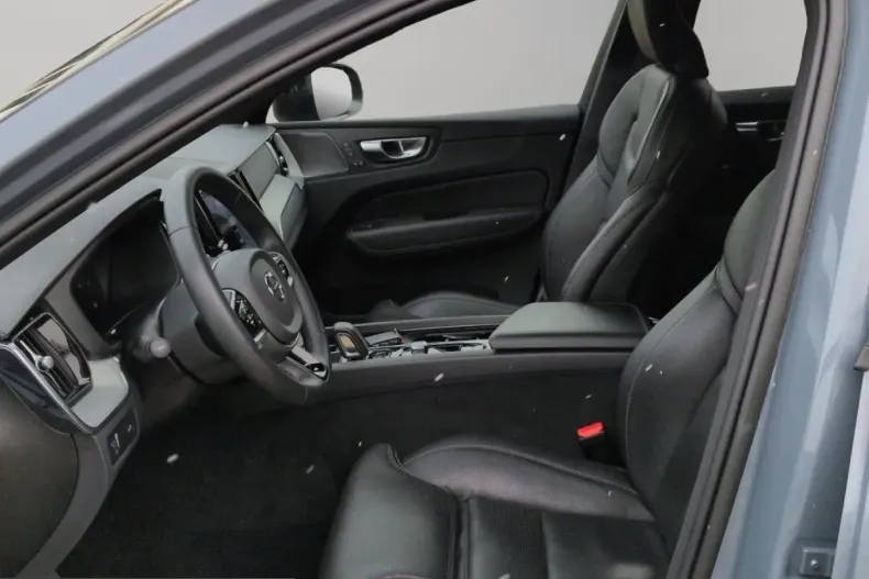 Volvo XC60 din 2022 cu 59.832 km - oferta VOL216002 - foto 4