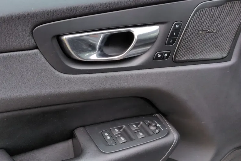 Volvo XC60 din 2022 cu 59.832 km - oferta VOL216002 - foto 7