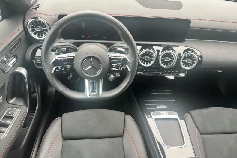Mercedes-Benz CLA 35 AMG (Clasa CLA) din 2024 cu 7.000 km - oferta MER216008 - foto 12
