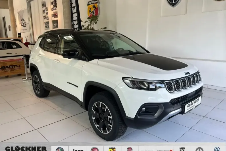 Jeep Compass din 2023 cu 19.833 km - oferta JEE216018 - foto 1