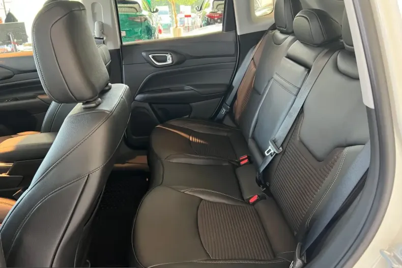 Jeep Compass din 2023 cu 19.833 km - oferta JEE216018 - foto 12