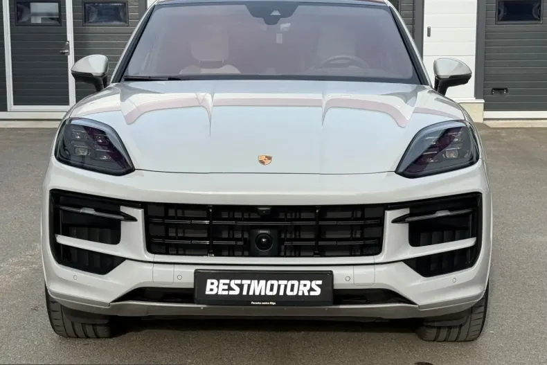 Porsche Cayenne din 2025 cu 10.900 km - oferta POR216035 - foto 3
