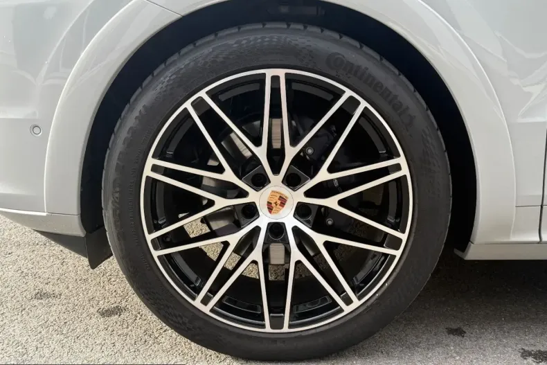 Porsche Cayenne din 2025 cu 10.900 km - oferta POR216035 - foto 8