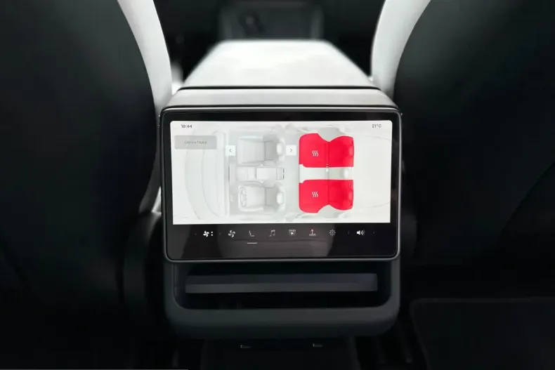 Tesla Model 3 din 2024 cu 66.734 km - oferta TES216103 - foto 25