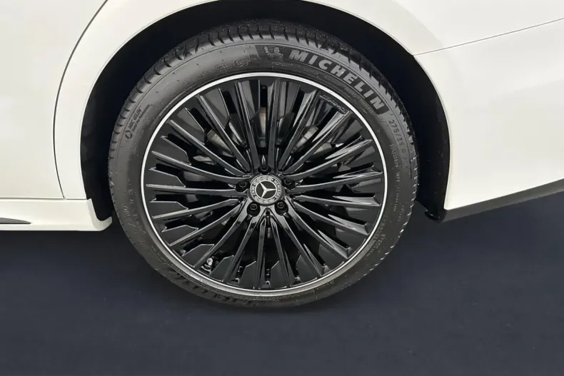 Mercedes-Benz E 400 (Clasa E) din 2025 cu 12.900 km - oferta MER216146 - foto 5