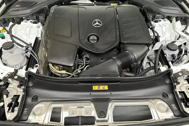 Mercedes-Benz E 400 (Clasa E) din 2025 cu 12.900 km - oferta MER216146 - foto 7