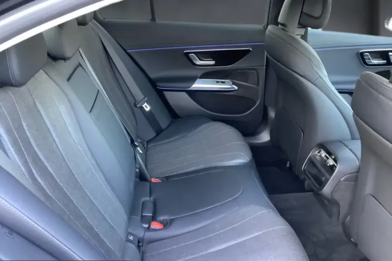 Mercedes-Benz E 300 (Clasa E) din 2025 cu 5.953 km - oferta MER216150 - foto 13