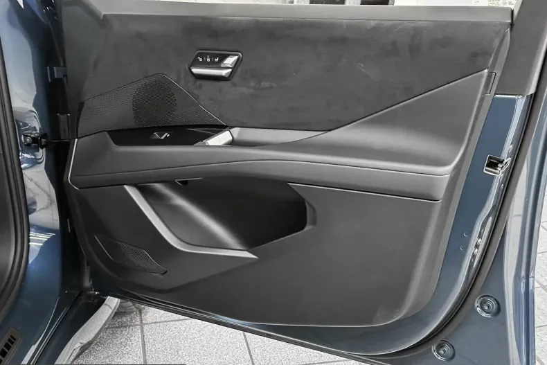 BMW iX3 (Seria X) din 2026 cu 3.000 km - oferta BMW216176 - foto 9