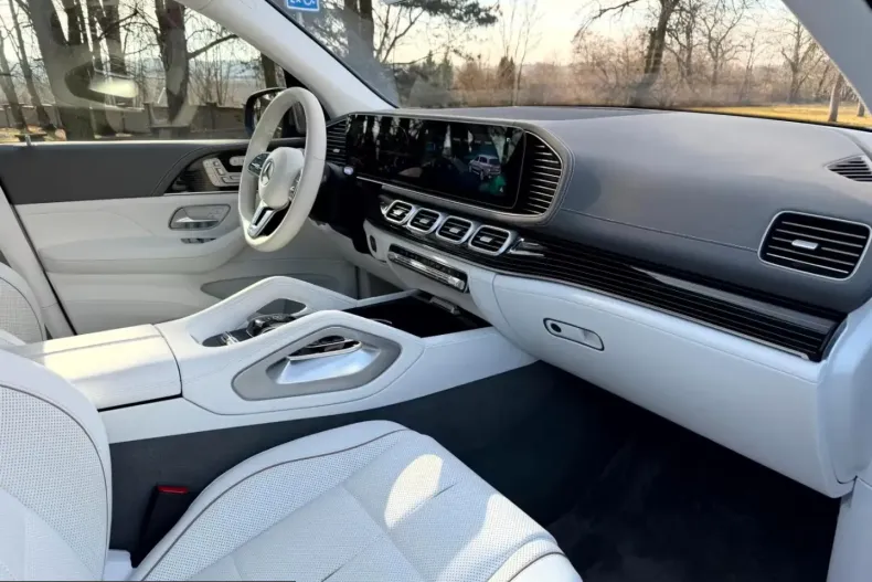 Mercedes-Benz GLS 600 (Clasa GLS) din 2024 cu 5.442 km - oferta MER216216 - foto 17