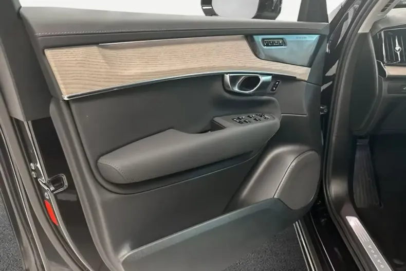 Volvo XC90 din 2025 cu 14.539 km - oferta VOL216224 - foto 9